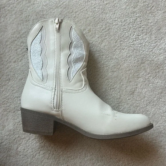 Madden NYC Little Girl & Big Girl Fashion Cowgirl White Western Boot - Picture 2 of 5